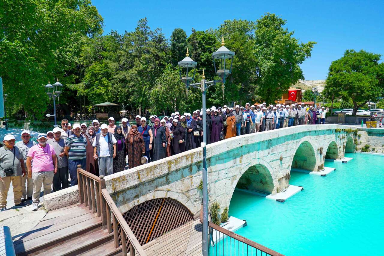 Başkan Kavuş, Konya’nın büyükleriyle Meram’ı karış karış gezdi 9